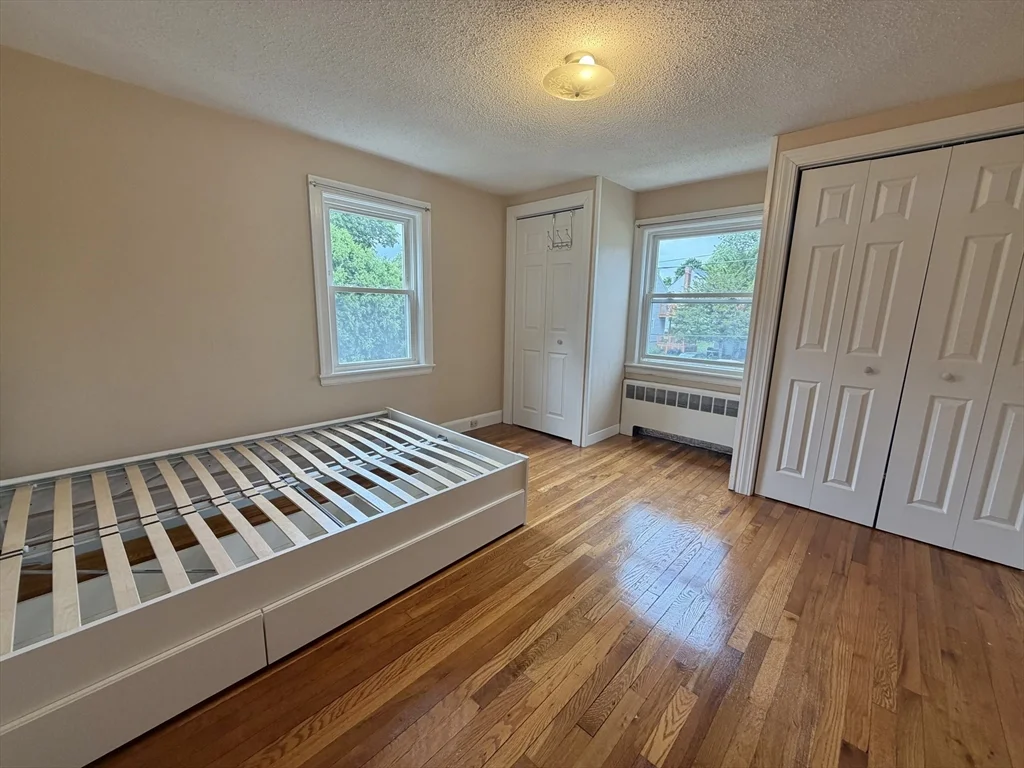 17 Hatfield Rd, West Newton