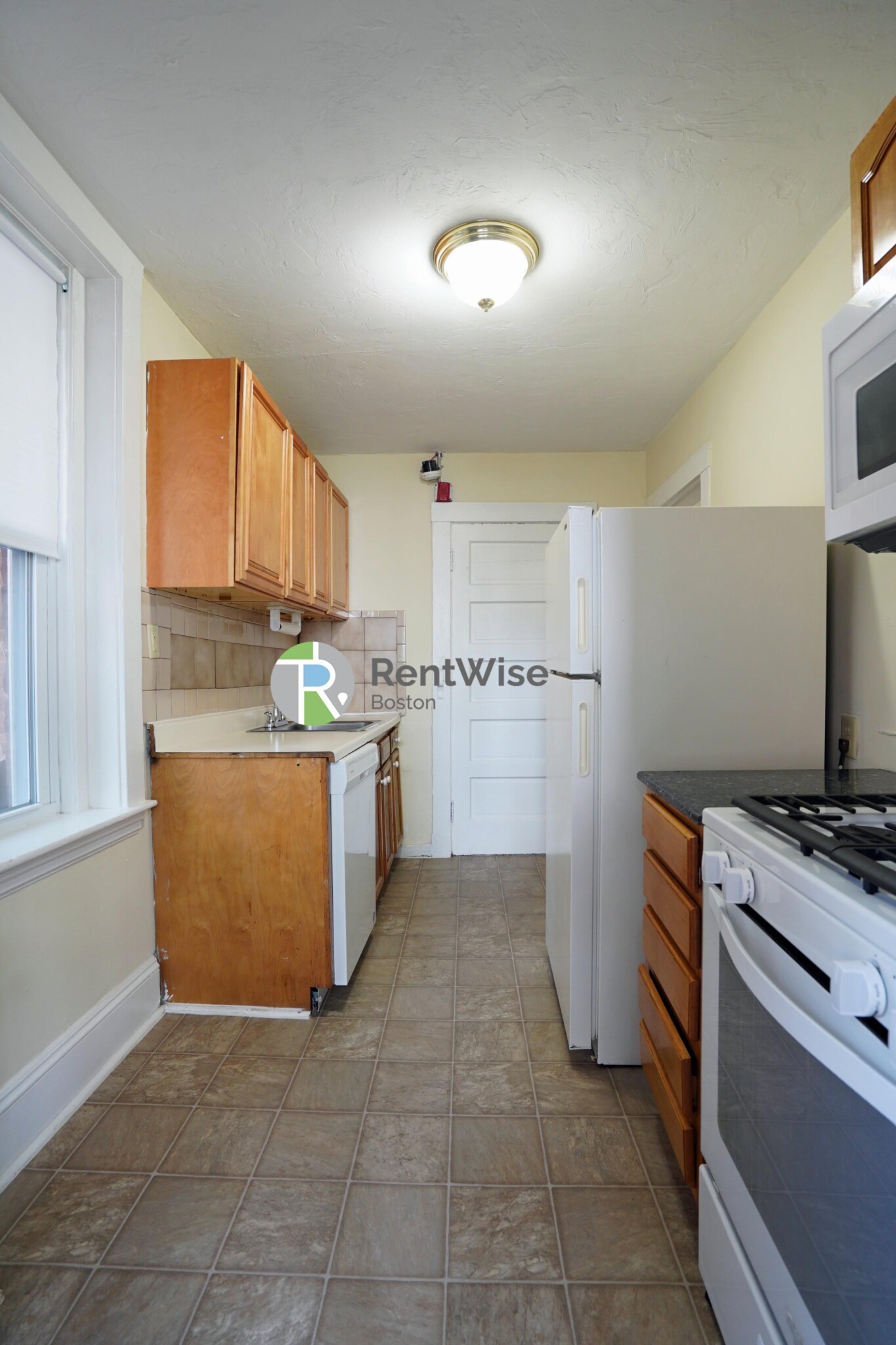 1367 Commonwealth Ave, Brighton