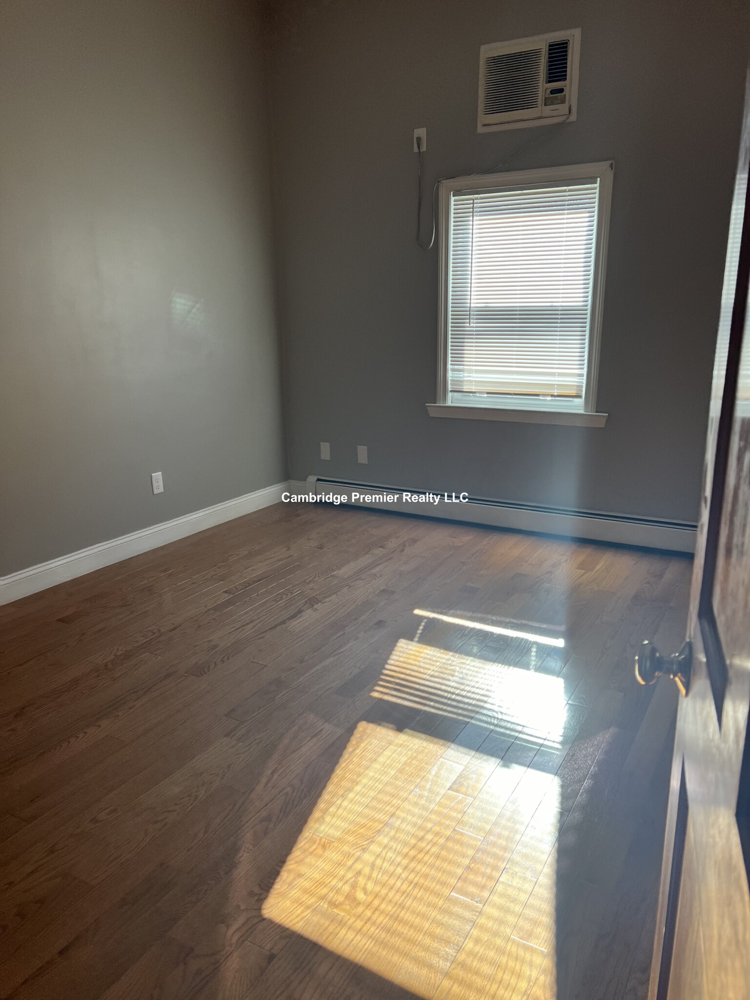 126 Washington St, Medford