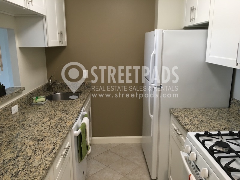 700 Huron Ave, Strawberry Hill