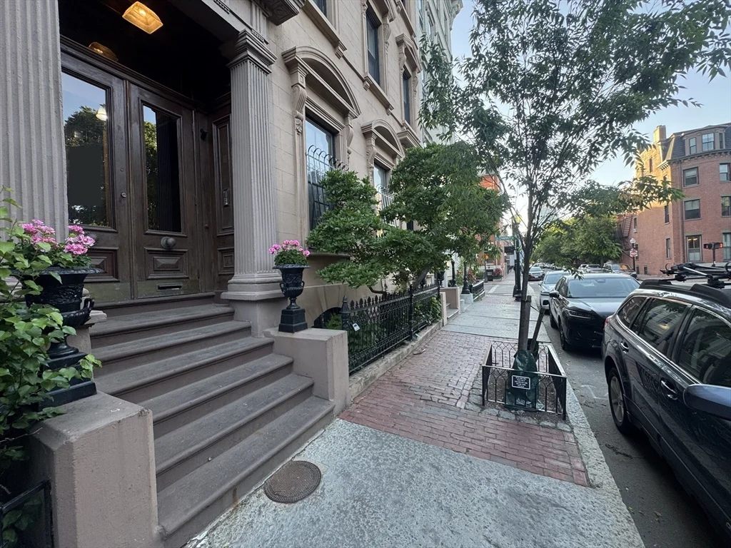 42 W Newton St, South End