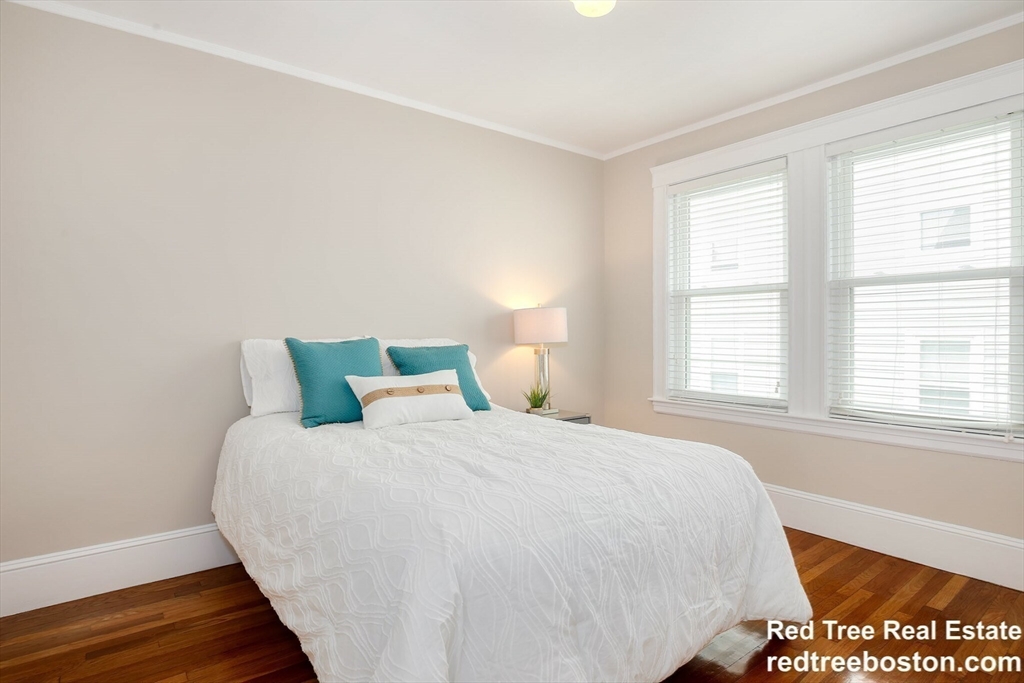 29 Strathmore Rd, Medford