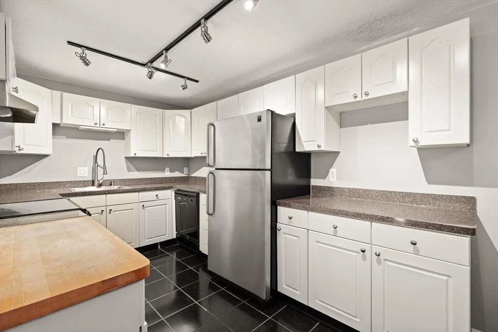 685 Oak St, Brockton