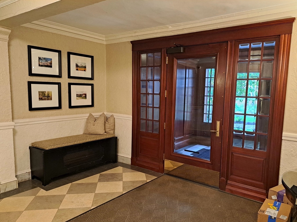 64 Queensberry St, Fenway