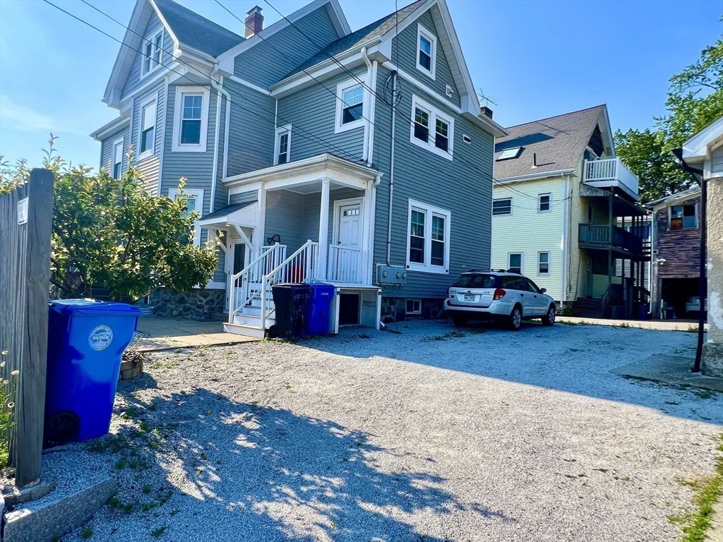 812 Moody St, South Side