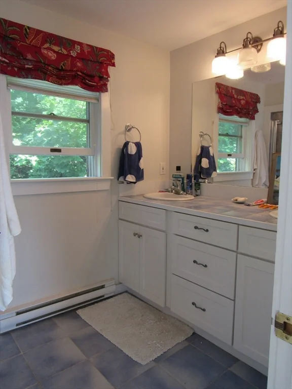 39 River Rd, Little Neck