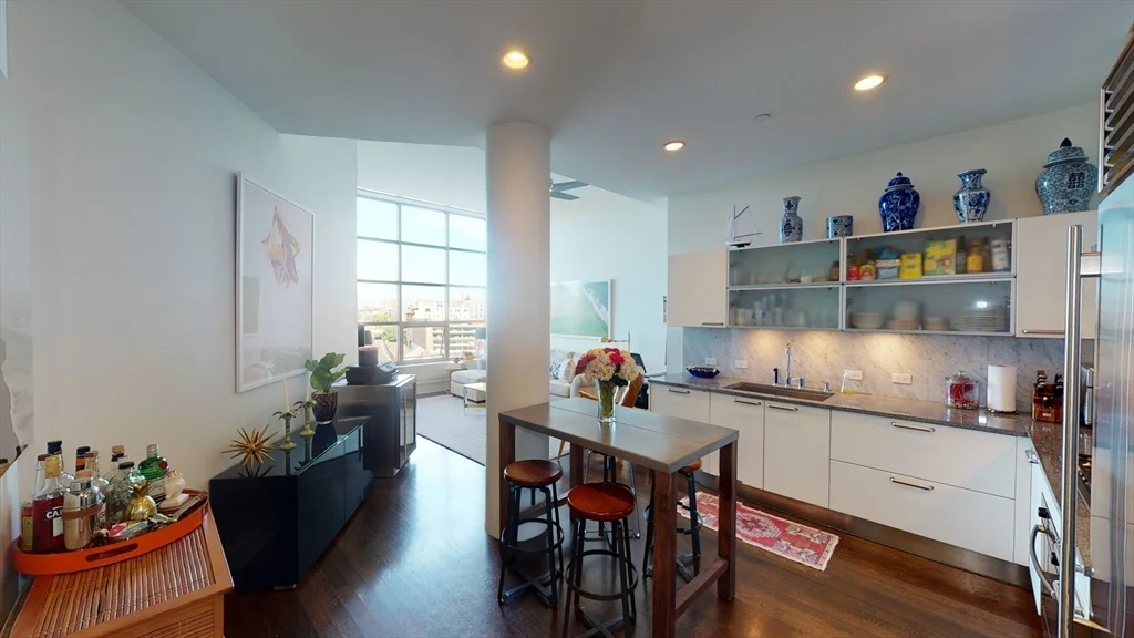 360 Newbury St, Back Bay