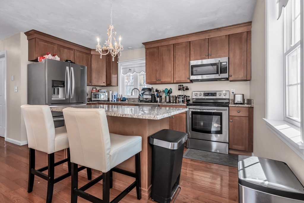 6 Gedney Dr, Peabody