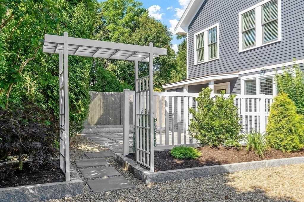 40 Atlantic Ave, Rockport