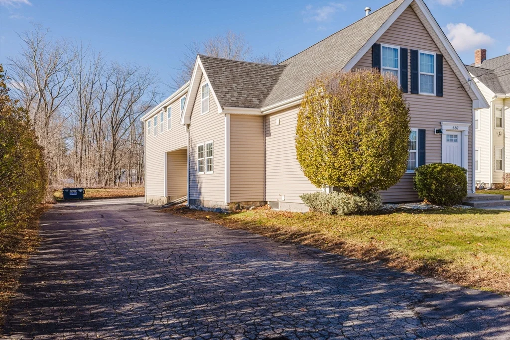 687 Washington St, Easton