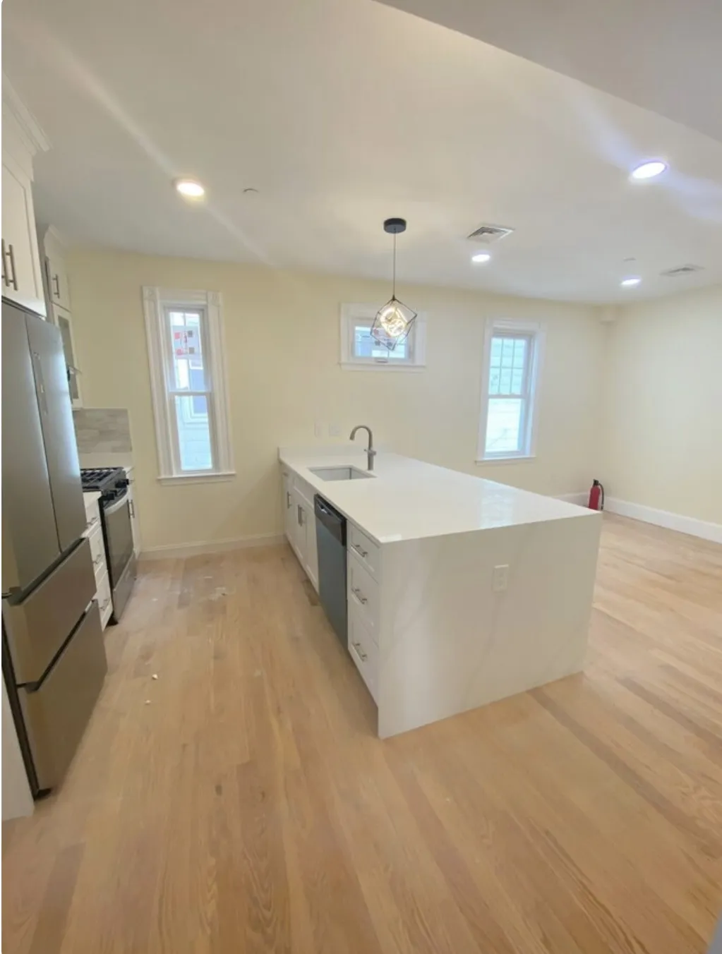 32 Putnam Ave, Riverside