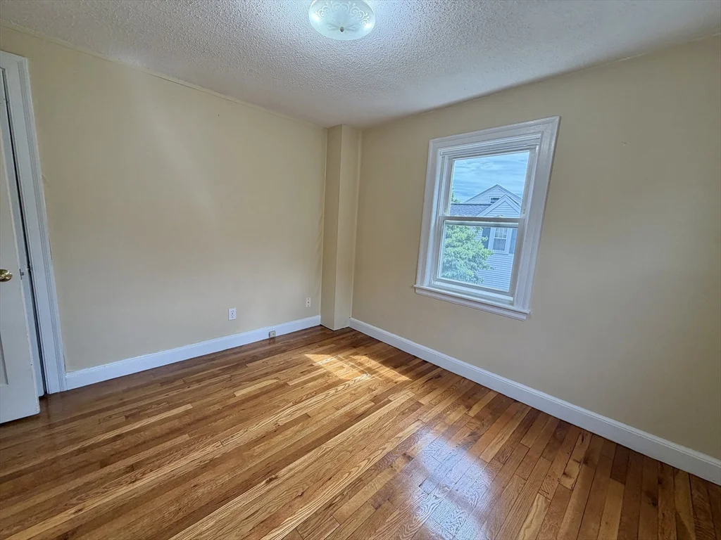 17 Hatfield Rd, West Newton