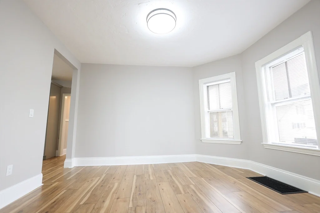 31 Graham St, Quincy