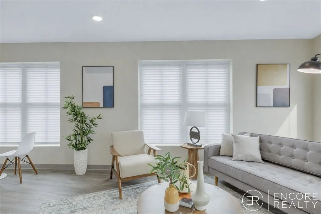 375 Cummins Highway, Roslindale