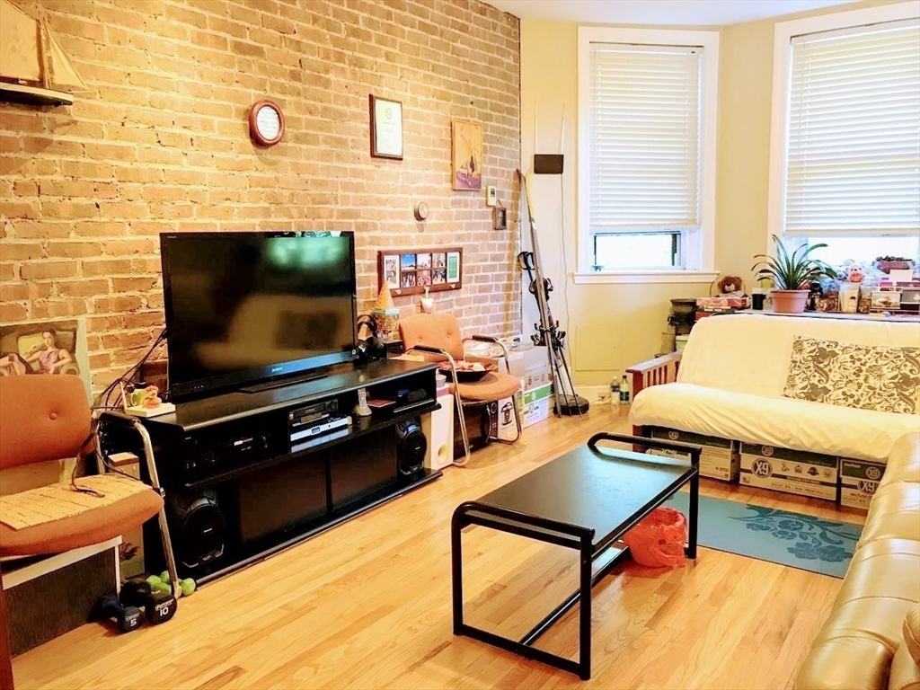 380 Riverway, Mission Hill