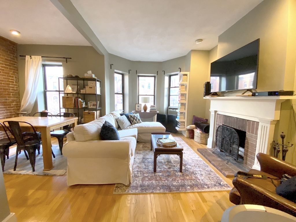 242 W Newton St, Back Bay