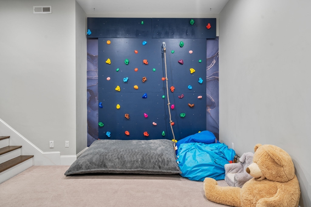 119 Charlesbank Rd, Newton Corner