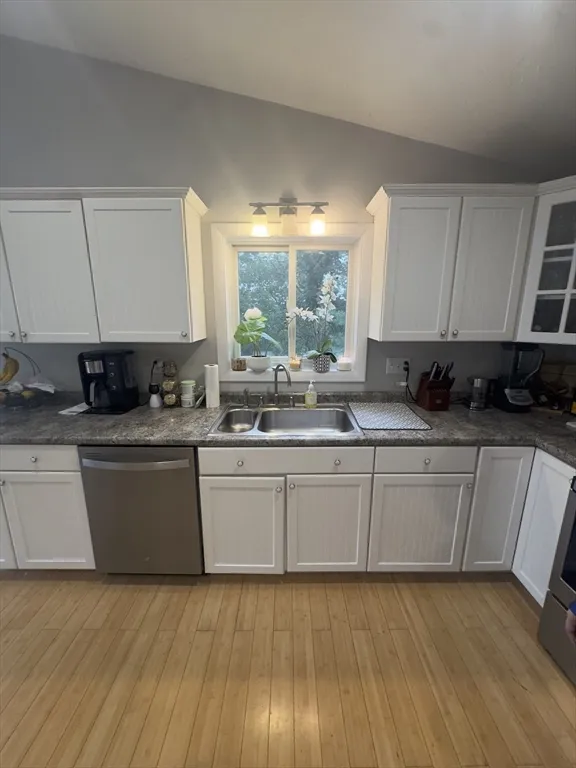 19 Skyline Dr, Malden