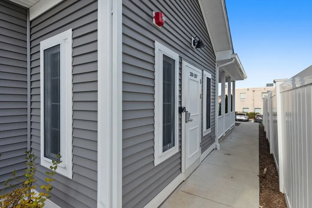 3 Burke Ln, Wellesley