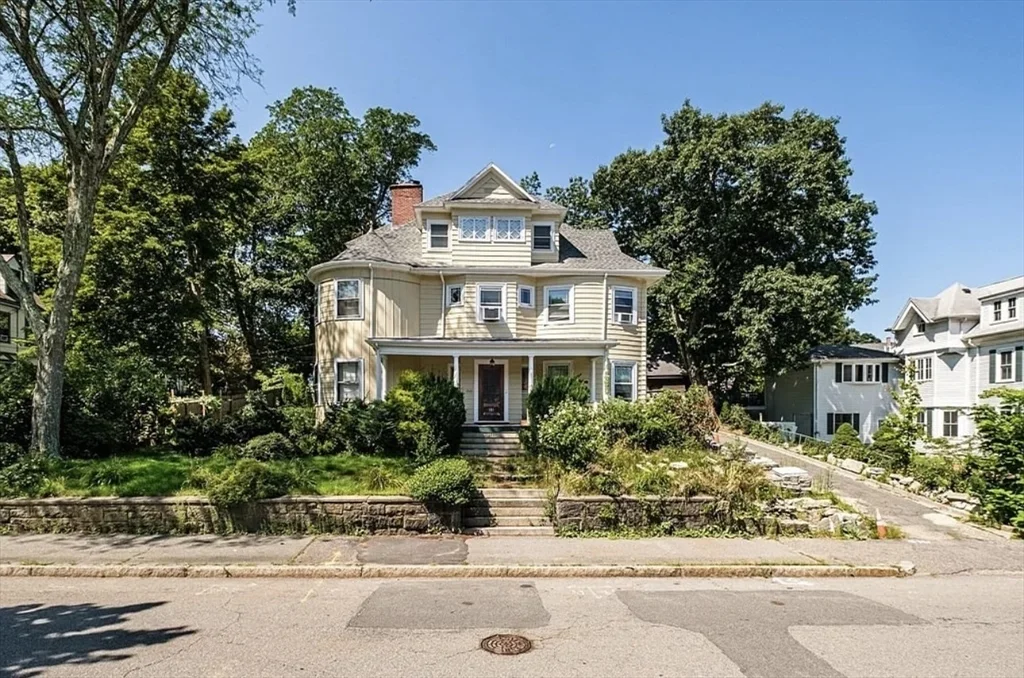 161 Walnut St, Newtonville
