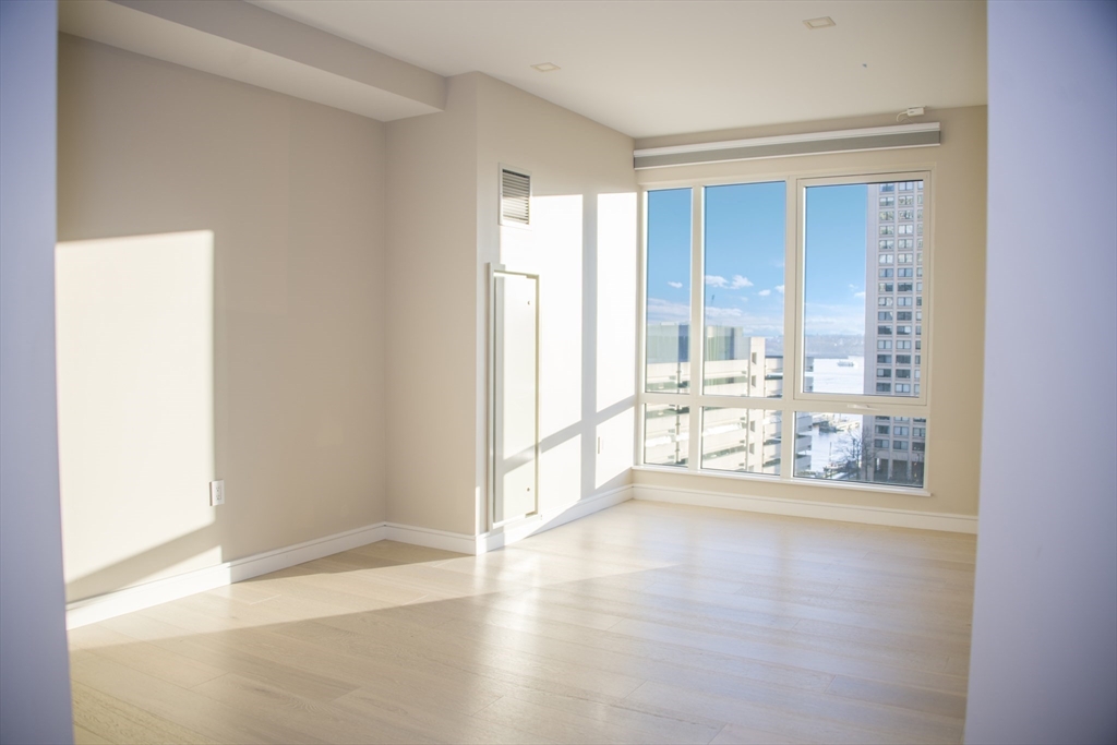 110 Broad St, Waterfront