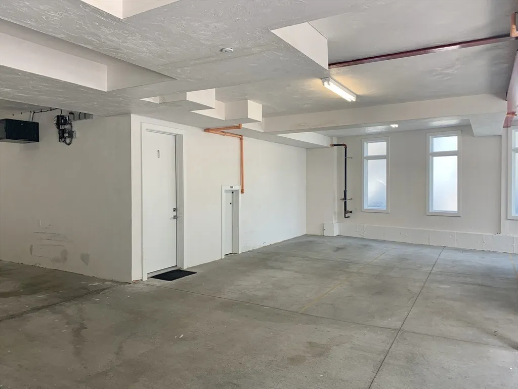 5 Mohawk St, South Boston