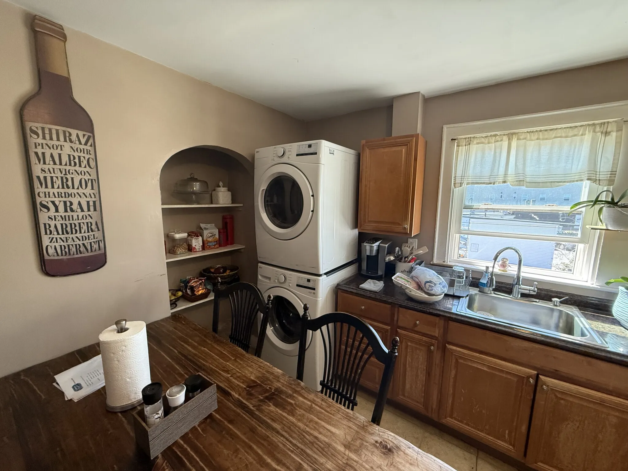 692 Moody St, South Side