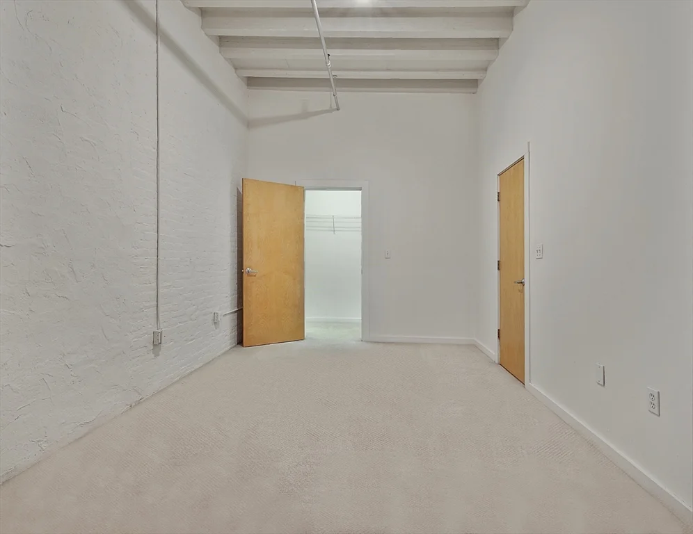 107 South, Leather District