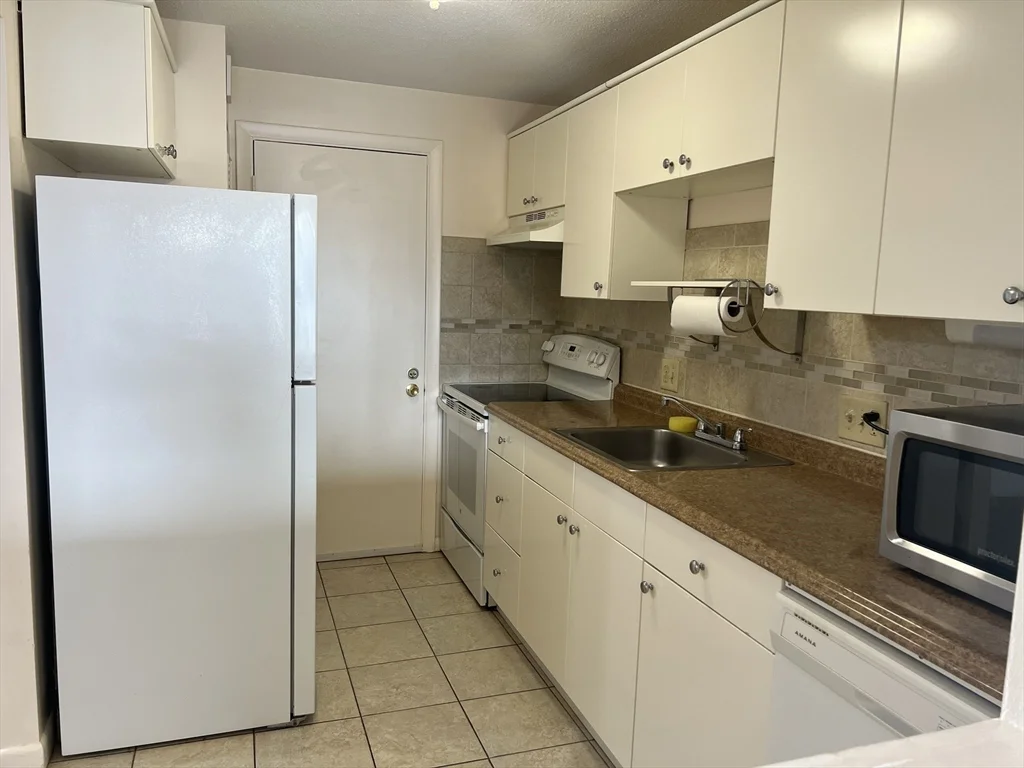 800 Governor's Dr, Winthrop