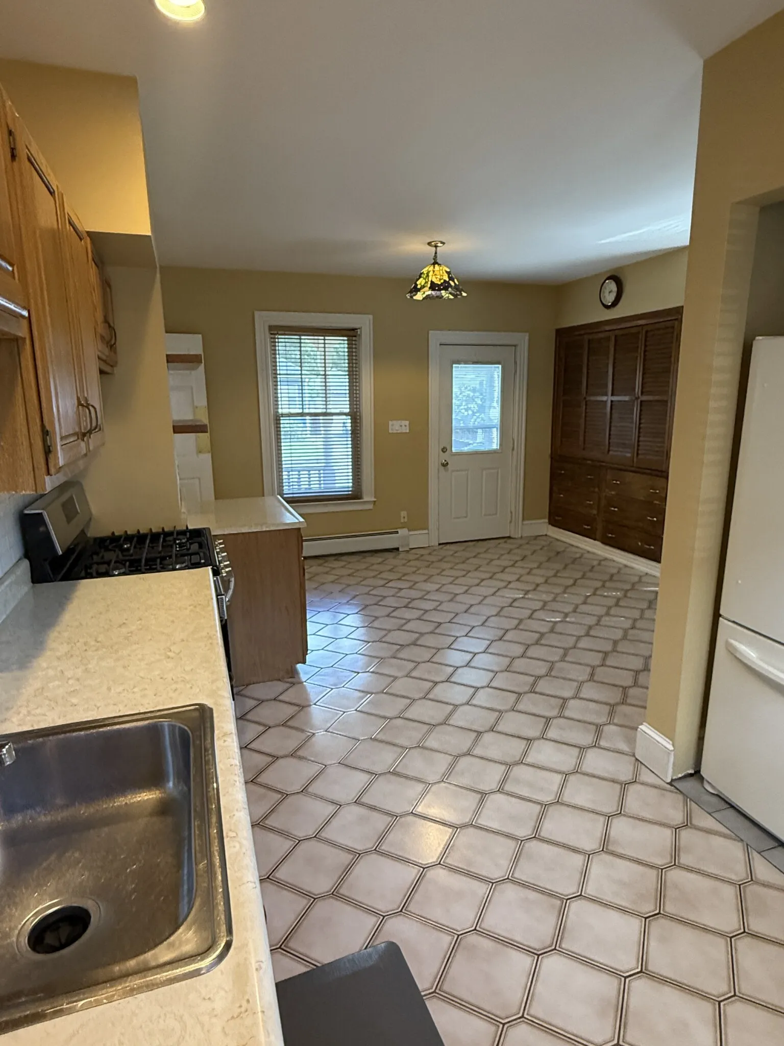 27 Holton St, West Somerville