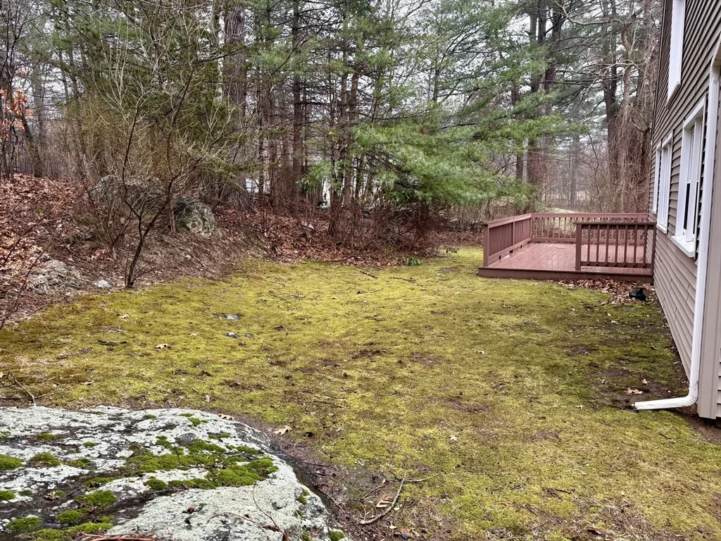 28 Quissett Rd, Mendon