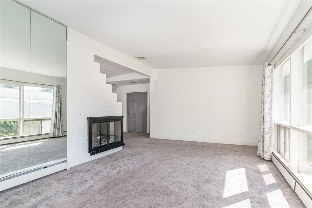 14 Rosslare Rd, Framingham