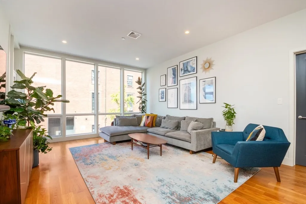 533 East 2nd St, South Boston