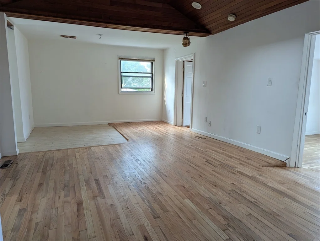 144 Lake Shore Dr, Weymouth