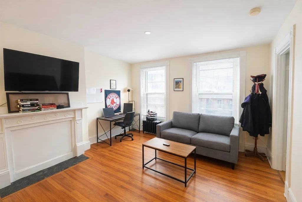 217 Newbury St, Back Bay