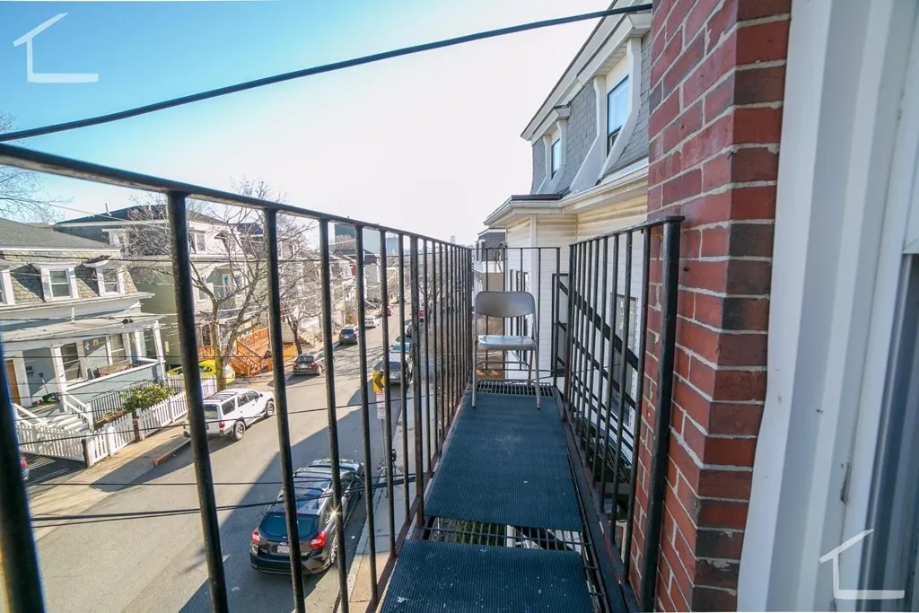 26 Pinckney St, East Somerville