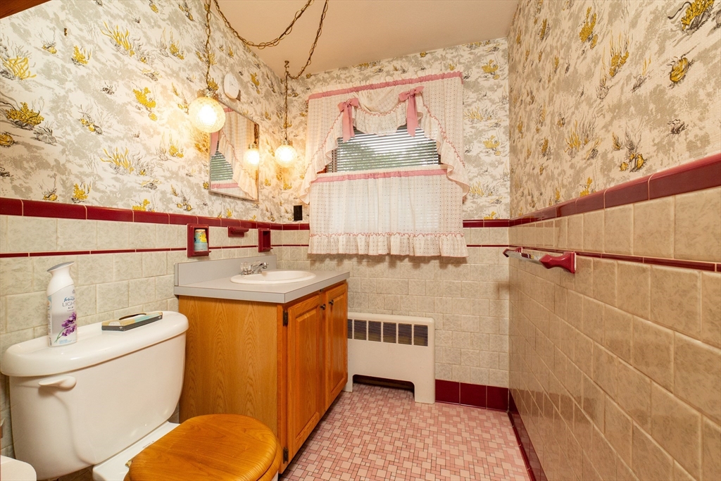 88 Sutherland Rd, North Attleboro