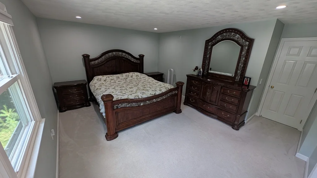 20 Winterberry Way, Bedford