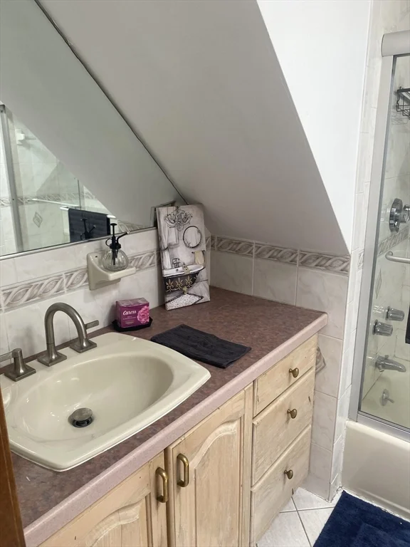 124 Gardiner Rd, Quincy