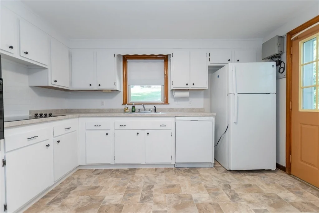 205 Hardy Pond Rd, Waltham