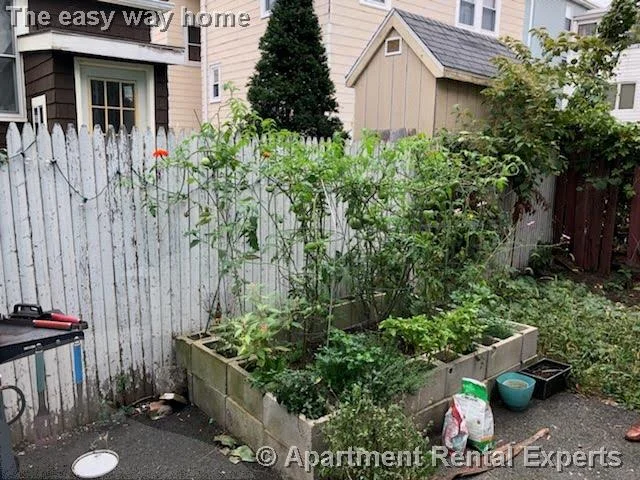 9 Lowell Ter, Magoun Square