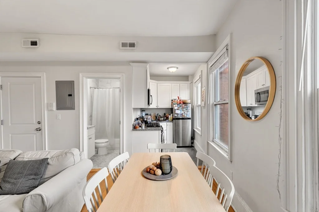 62 West Cedar St, Beacon Hill