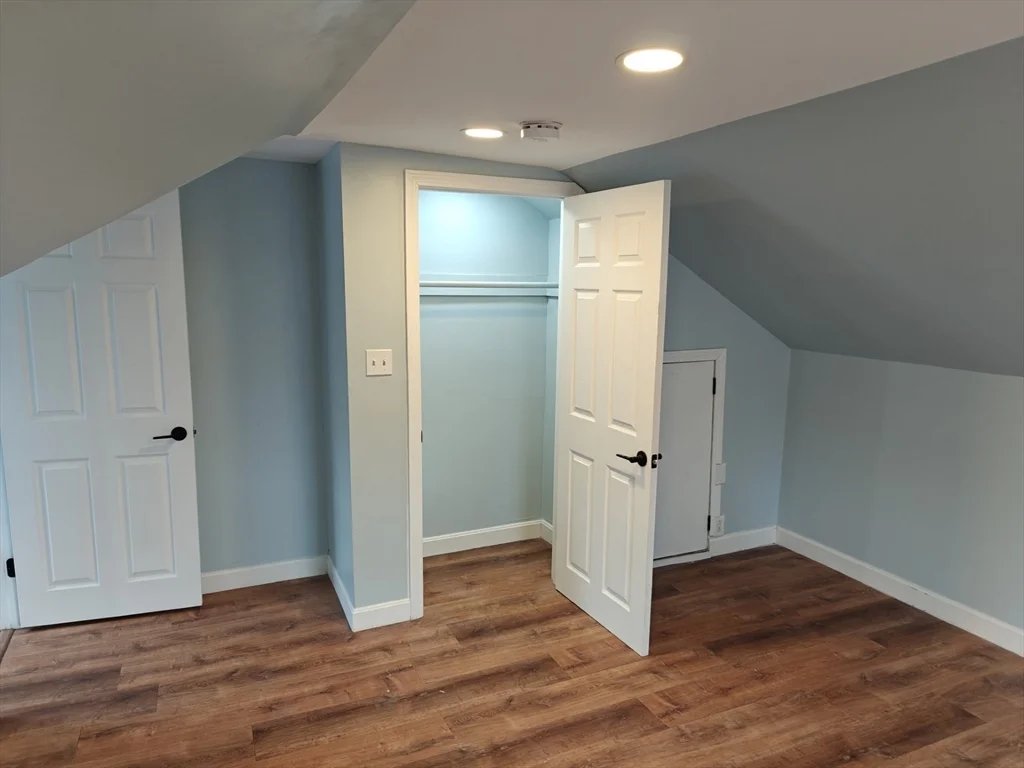 102 Mount Pleasant Ave, Roxbury