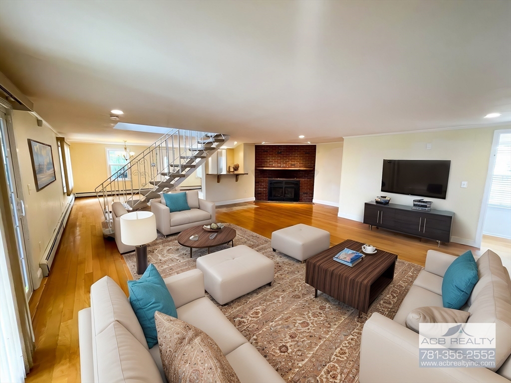 92 James Cir, Mashpee