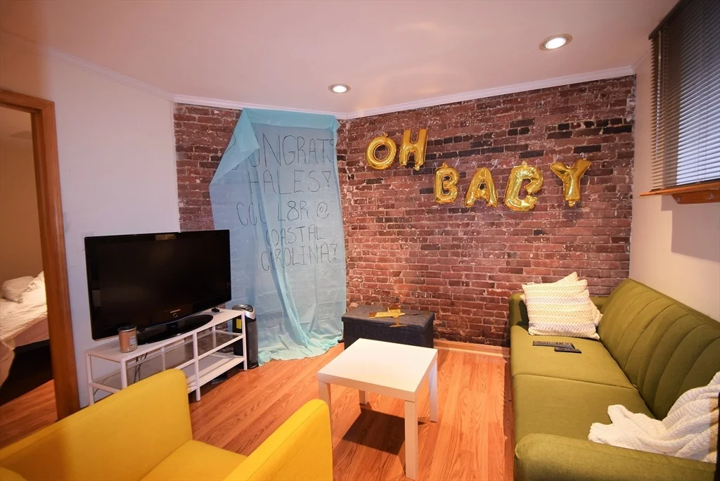 1689 Beacon St, Aspinwall Hill