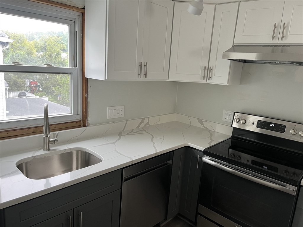 178 Springvale Av, Everett