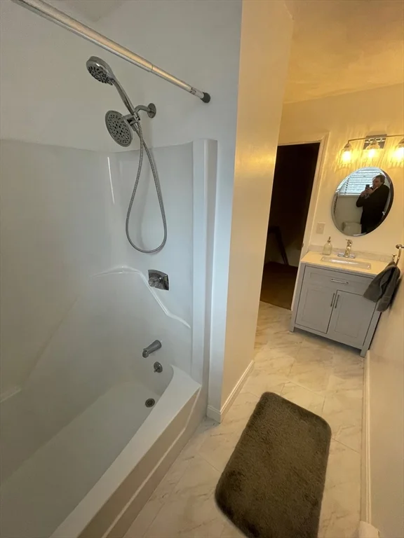 4 Indiana Ave, Woburn