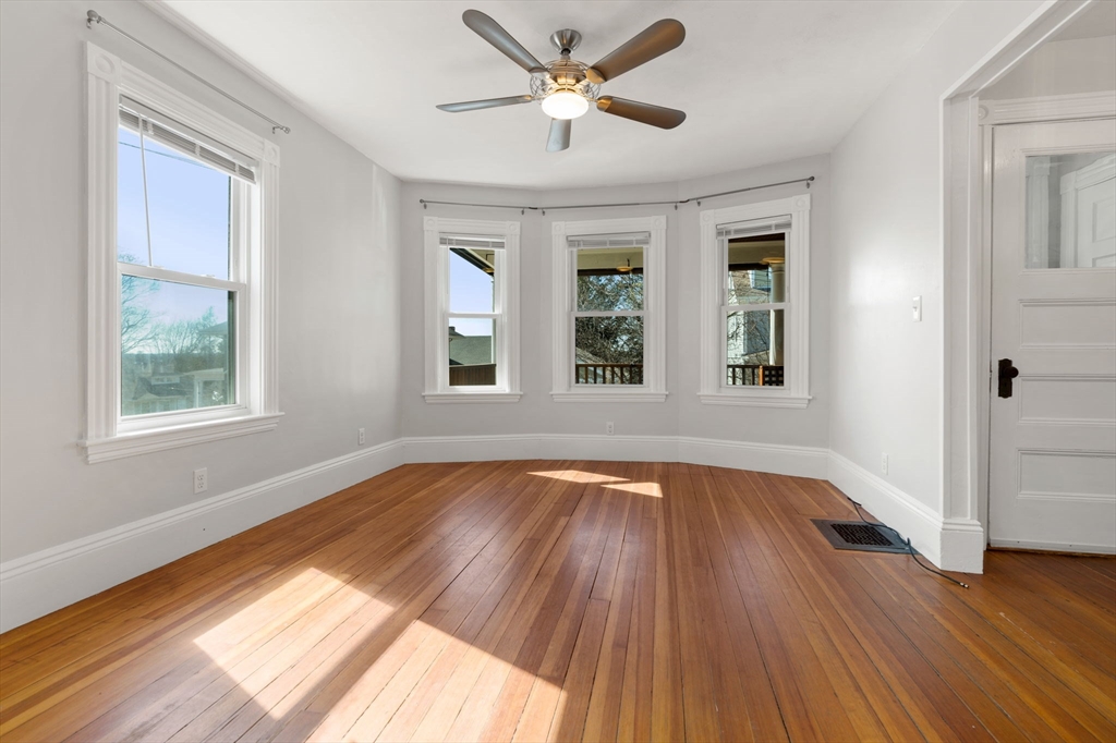 3 Clifford Ave, Beverly