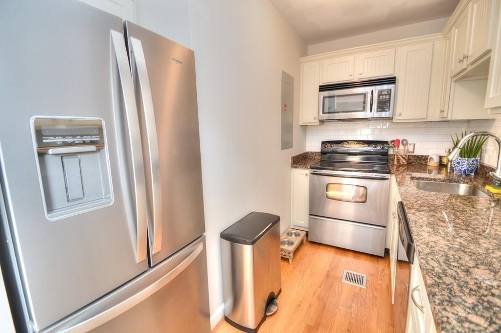 21 Main St, Charlestown