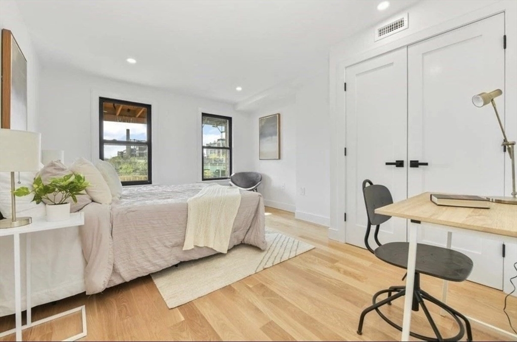 141 Chelsea St, East Boston